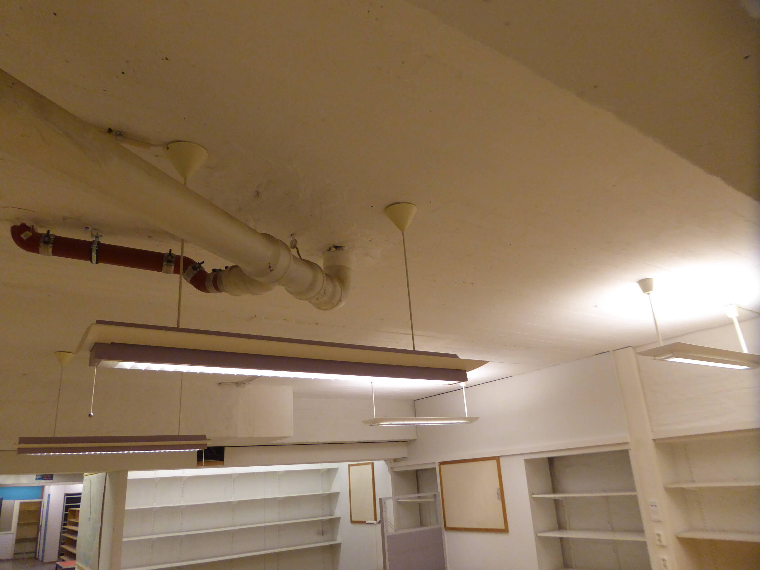 Light fixtures and ceiling